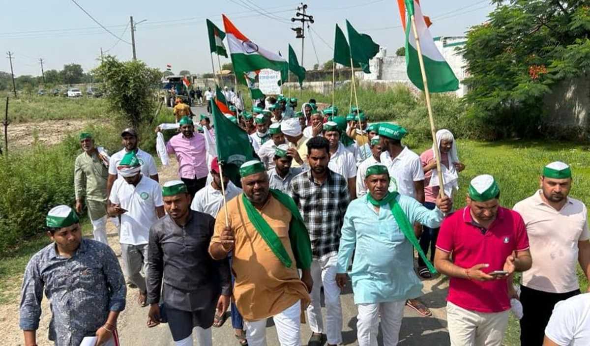 किसानों की पदयात्रा दूसरे दिन पहुंची दनकौर किसानों की पदयात्रा दूसरे दिन पहुंची दनकौर